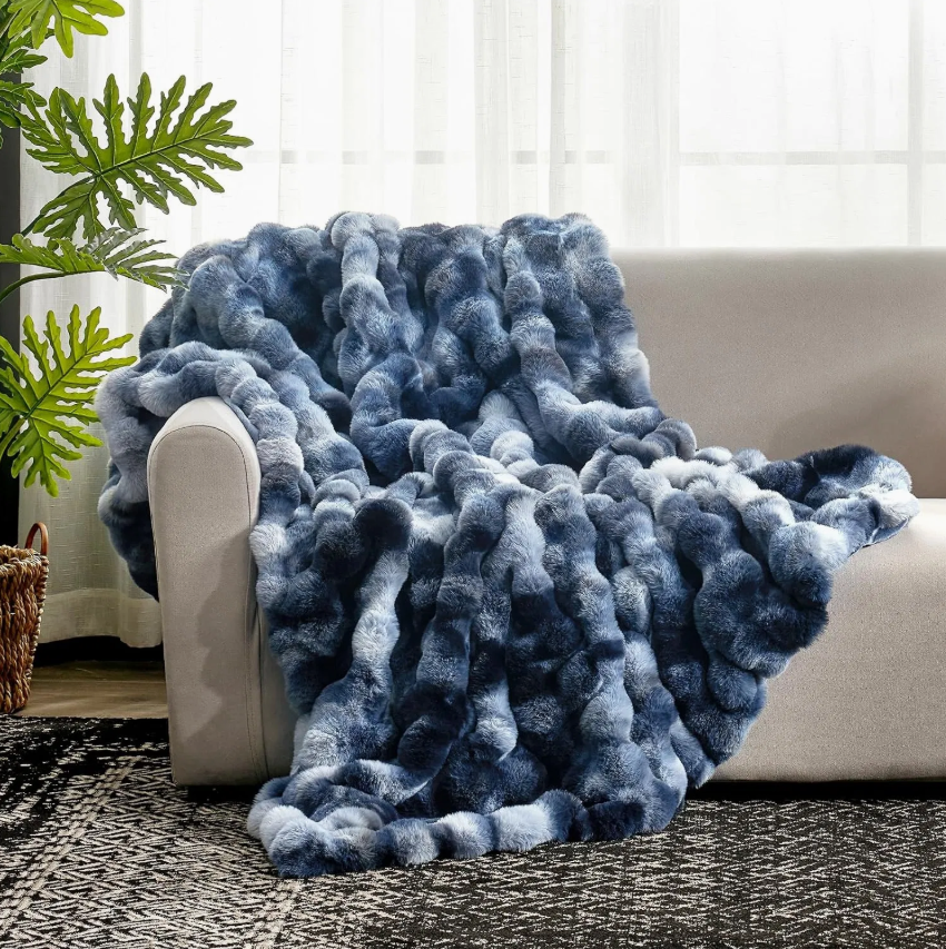 Neutral Tone Soft Blanket – Modern Home Décor & Everyday Comfort